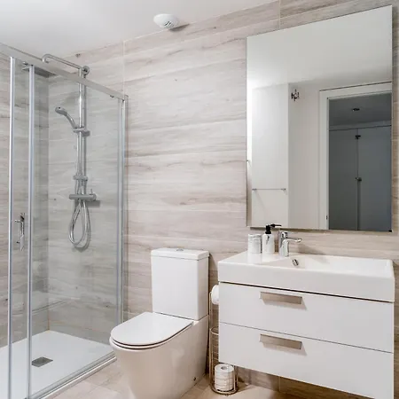 شقة Spacious With Terrace And Garden Close To The Sea