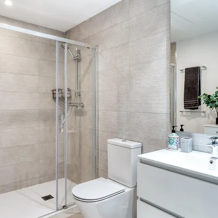 شقة Spacious With Terrace And Garden Close To The Sea إِستيبونا