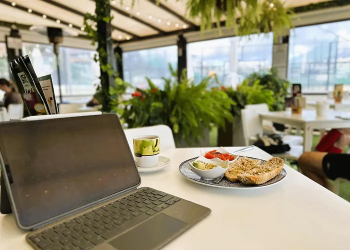 Apartment Spacious With Terrace And Garden Close To The Sea