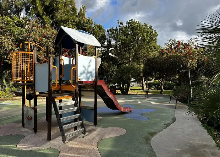 Apartment Spacious With Terrace And Garden Close To The Sea