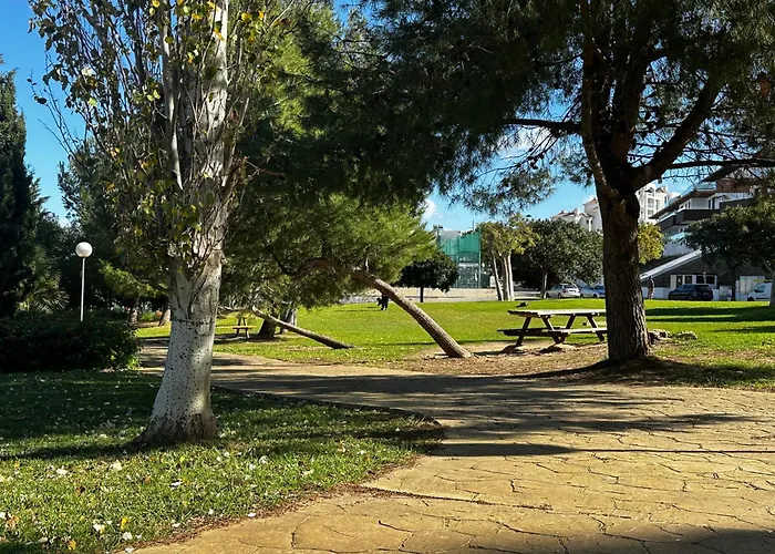 Spacious With Terrace And Garden Close To The Sea Apartment *