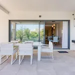 Apartmán Spacious With Terrace And Garden Close To The Sea