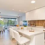Apartmán Spacious With Terrace And Garden Close To The Sea