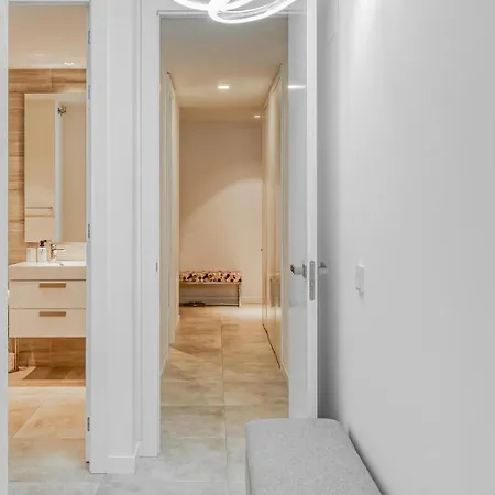 Spacious With Terrace And Garden Close To The Sea * エステポナ