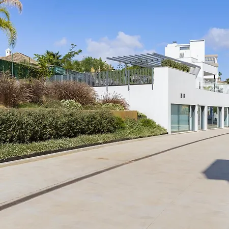 Spacious With Terrace And Garden Close To The Sea *