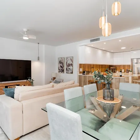 Spacious With Terrace And Garden Close To The Sea Apartamento