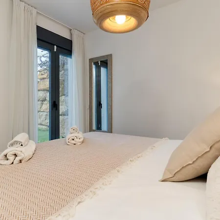 Spacious With Terrace And Garden Close To The Sea Apartament