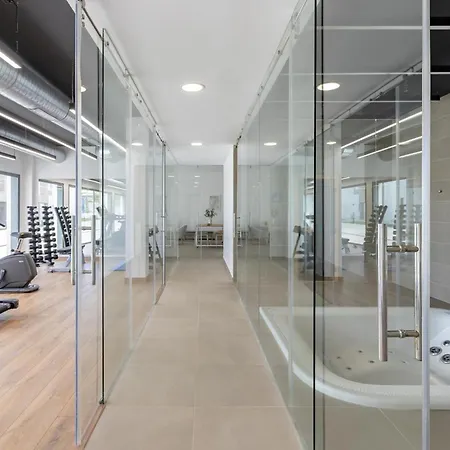 Spacious With Terrace And Garden Close To The Sea * エステポナ