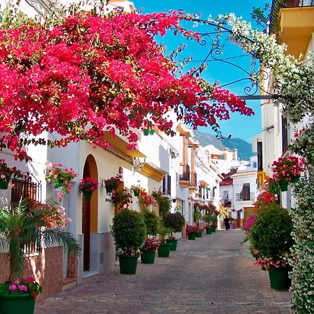 Spacious With Terrace And Garden Close To The Sea Apartamento Estepona