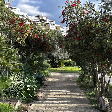 Spacious With Terrace And Garden Close To The Sea