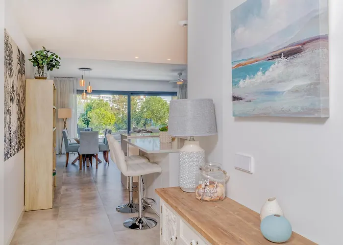 Spacious With Terrace And Garden Close To The Sea アパート *