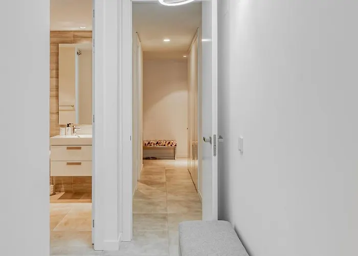 アパート Spacious With Terrace And Garden Close To The Sea エステポナ