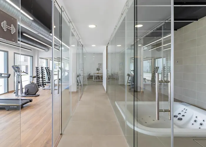 Spacious With Terrace And Garden Close To The Sea * エステポナ