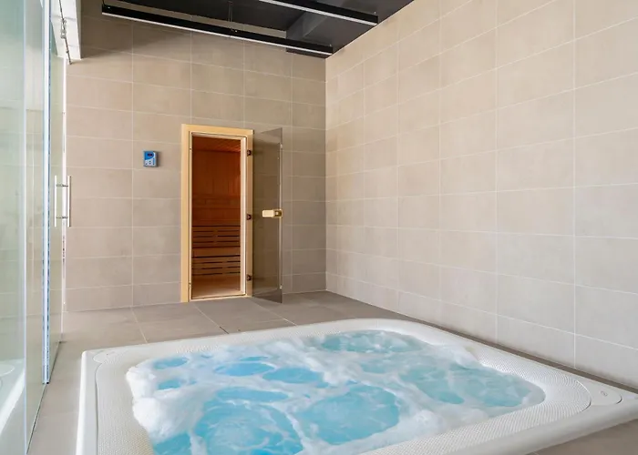 Spacious With Terrace And Garden Close To The Sea * エステポナ