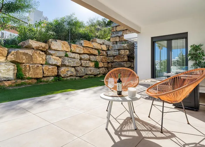 Spacious With Terrace And Garden Close To The Sea Estepona