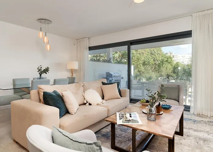 Spacious With Terrace And Garden Close To The Sea Estepona